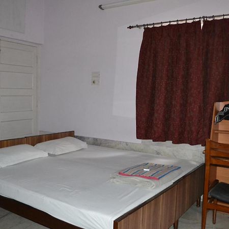 Monorama Guest House Калькутта Экстерьер фото